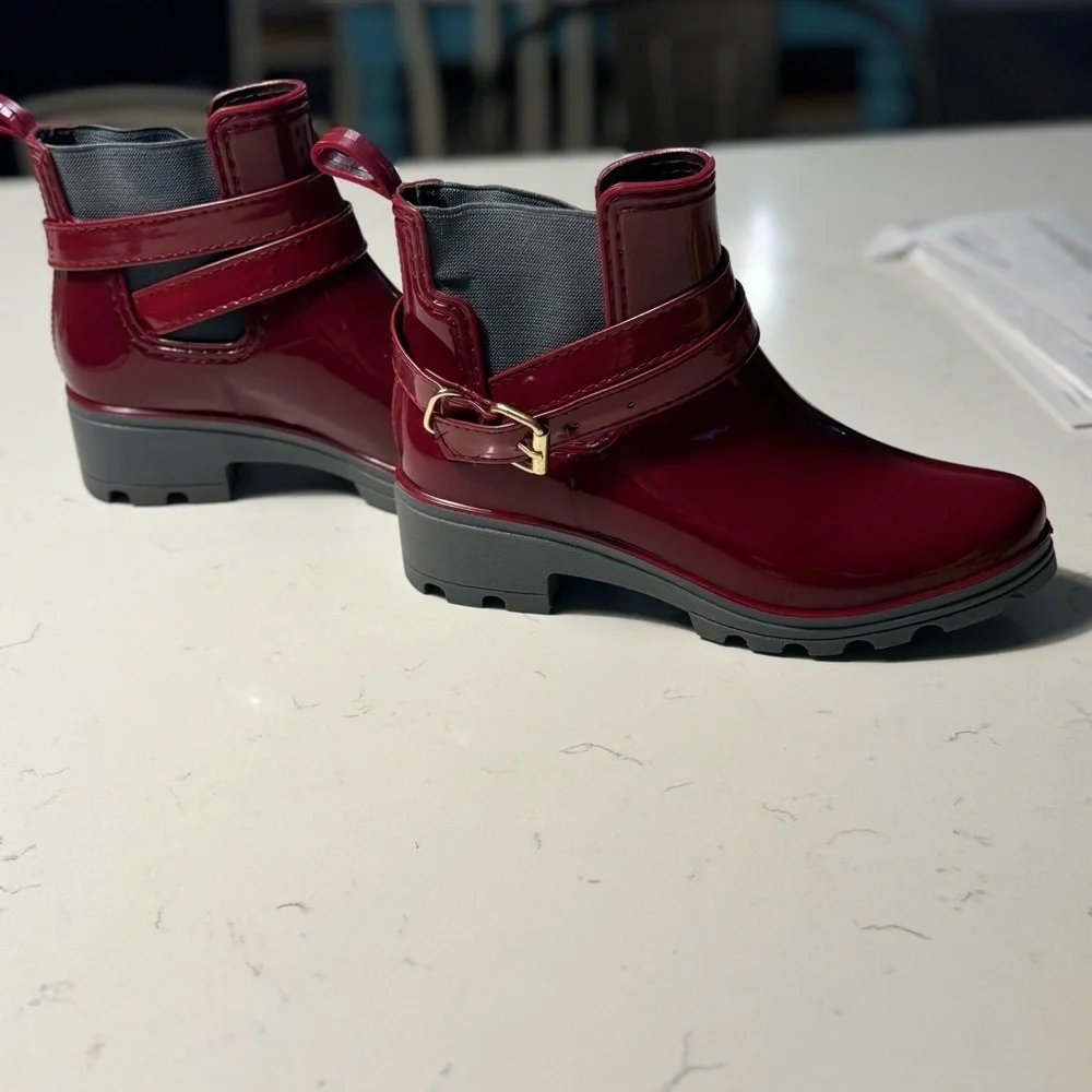 Chic Red Waterproof Rain Boots – Size 4-4.5 (EU 35) Stylish & Functional